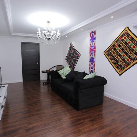 Overlooking Registan Square Luxury 2 Bedrooms Apartment Samarcanda Exterior foto